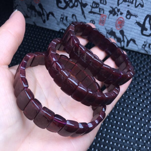 The garnet hand