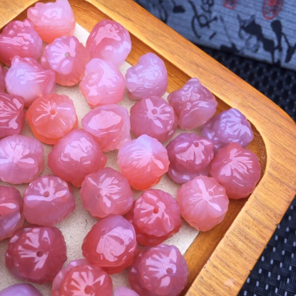 Powder salt source agate lion piece