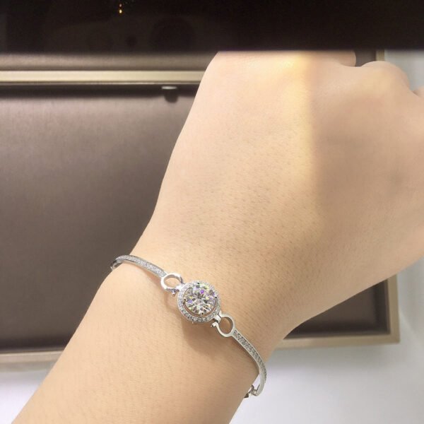 wsxc1698505415923_4 Classic Mosan diamond bracelet with a main stone of 2 carats and a circle of 8mm.2810150159
