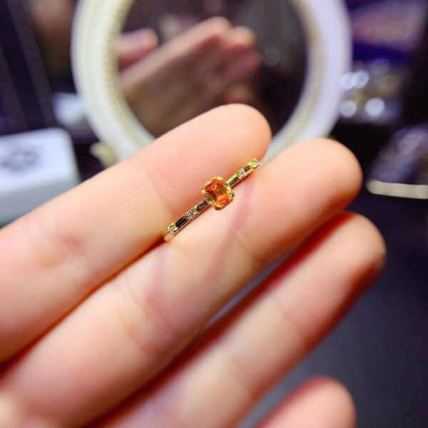 Natural Sri Lankan unburned colored sapphire ring, with a main stone size of 3 * 4mm squ0211090155are