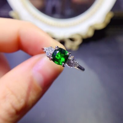 Natural diopside ring, with a main stone size of 6mm square0411140568