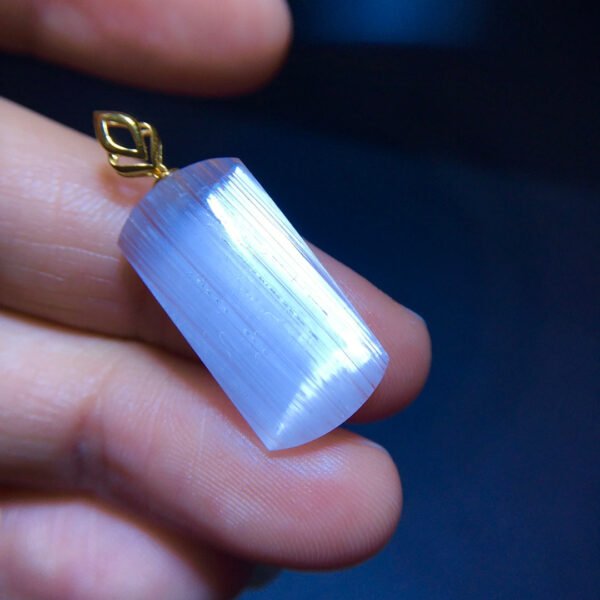 Pure natural gemstone Topaz 18k gold Wushi brand pendant, size 23.2/12mm0411538188