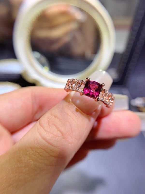 wsxc1699479330066_1 Pure natural magnesium aluminum garnet ring, with a main stone size of 6mm square0811130295