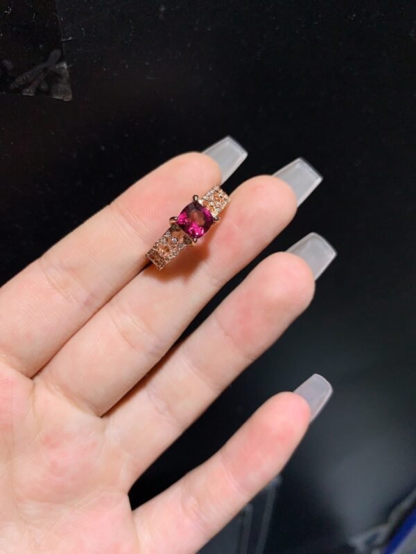 wsxc1699479330066_3 Pure natural magnesium aluminum garnet ring, with a main stone size of 6mm square0811130295