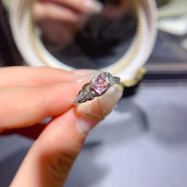 Pure natural Myanmar unburned spinel ring, with a main stone size of 5mm1112170144