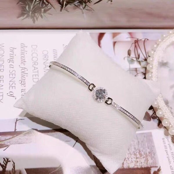 Classic Mosan diamond bracelet, main stone about 1 carat, round 6.5mm1114130462