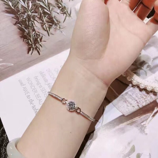 Classic Mosan diamond bracelet, main stone about 1 carat, round 6.5mm1114130462