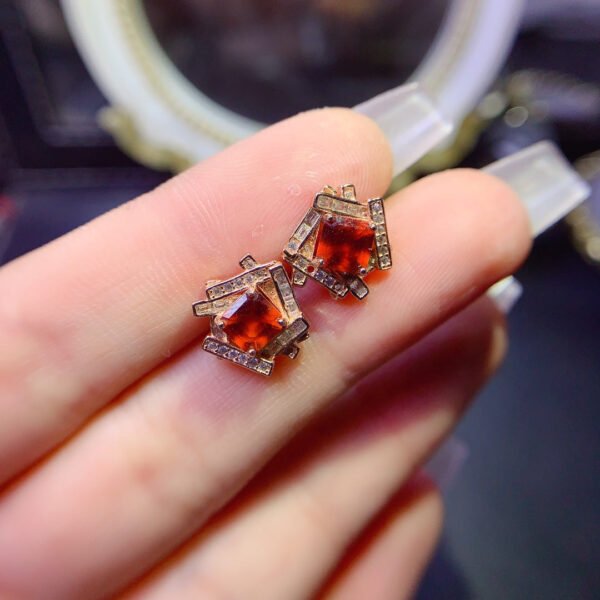 wsxc1700248706272_2 Pure natural Fenda garnet earrings, with a main stone size of 5mm.1117130599